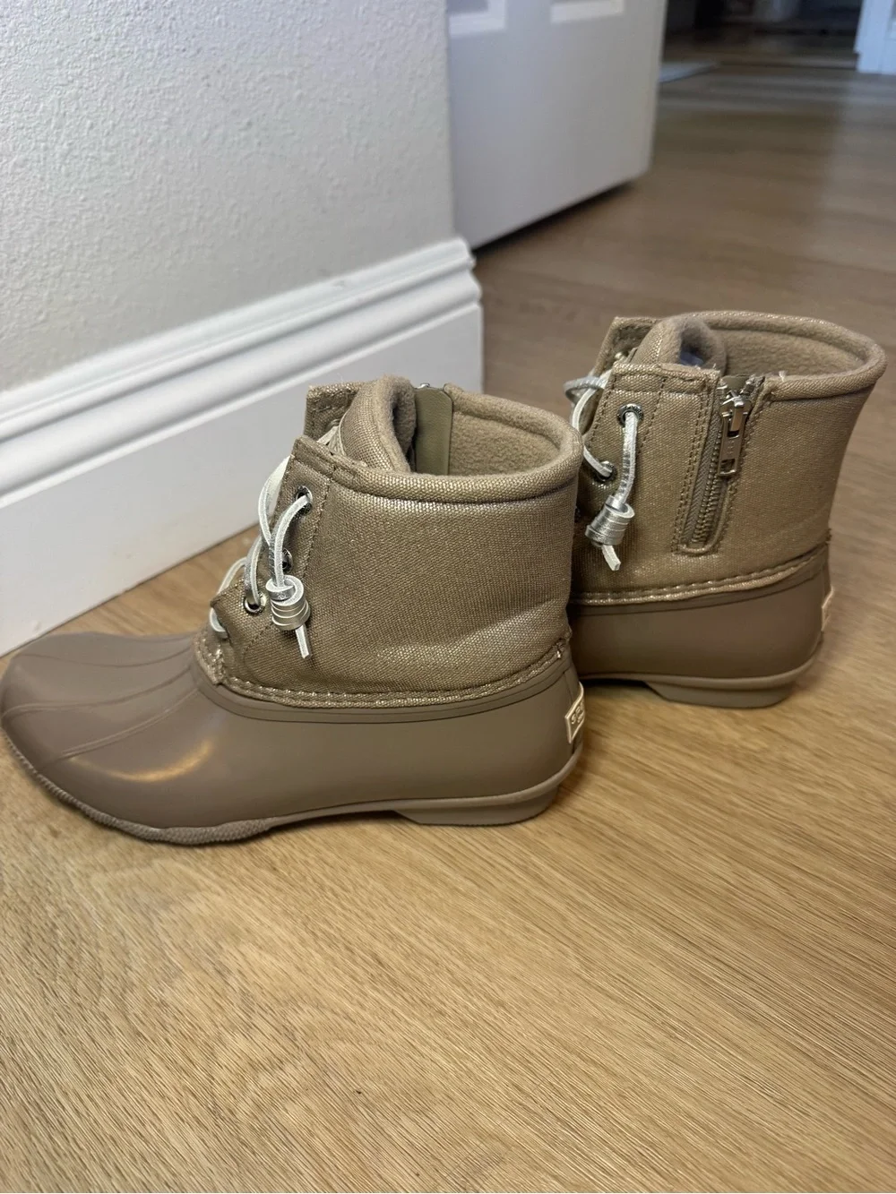 Sperry Women's Saltwater duck boots with Dove/Sparkle Textile